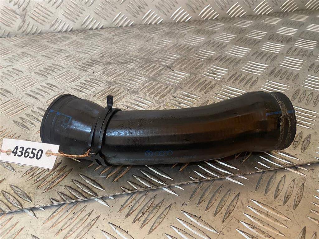 патрубок интеркулера Volkswagen Caddy 2 поколение 1998, 1.9 л., TDi, дизель, 1R0145838G - фото №1