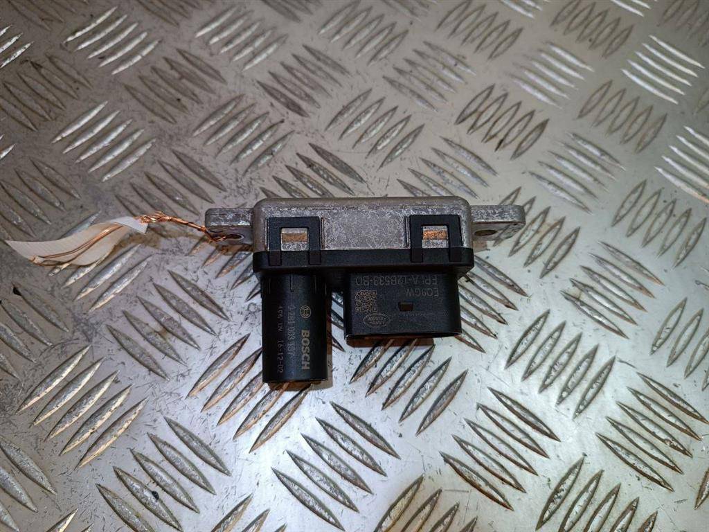 реле накала свечей Land Rover Discovery 5 поколение 2018, 3.0 л., 306DT, дизель, АКПП, фиолетовый, полный привод, правый руль, FPLA12B533BD, 0281003137 - фото №1