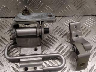 петля двери Audi A6 4F/C6 2006, 8E0833412