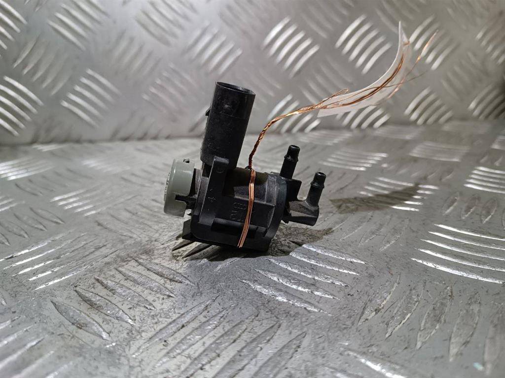 электромагнитный клапан Volkswagen Golf 4 поколение 1998, 1.9 л., TDi, дизель, 1J0906283C - фото №1