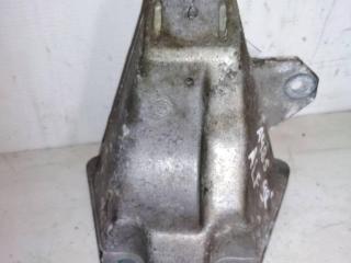 кронштейн двигателя Audi A4 B5 1998, 2.4 л., i, бензин, 8D0199308D