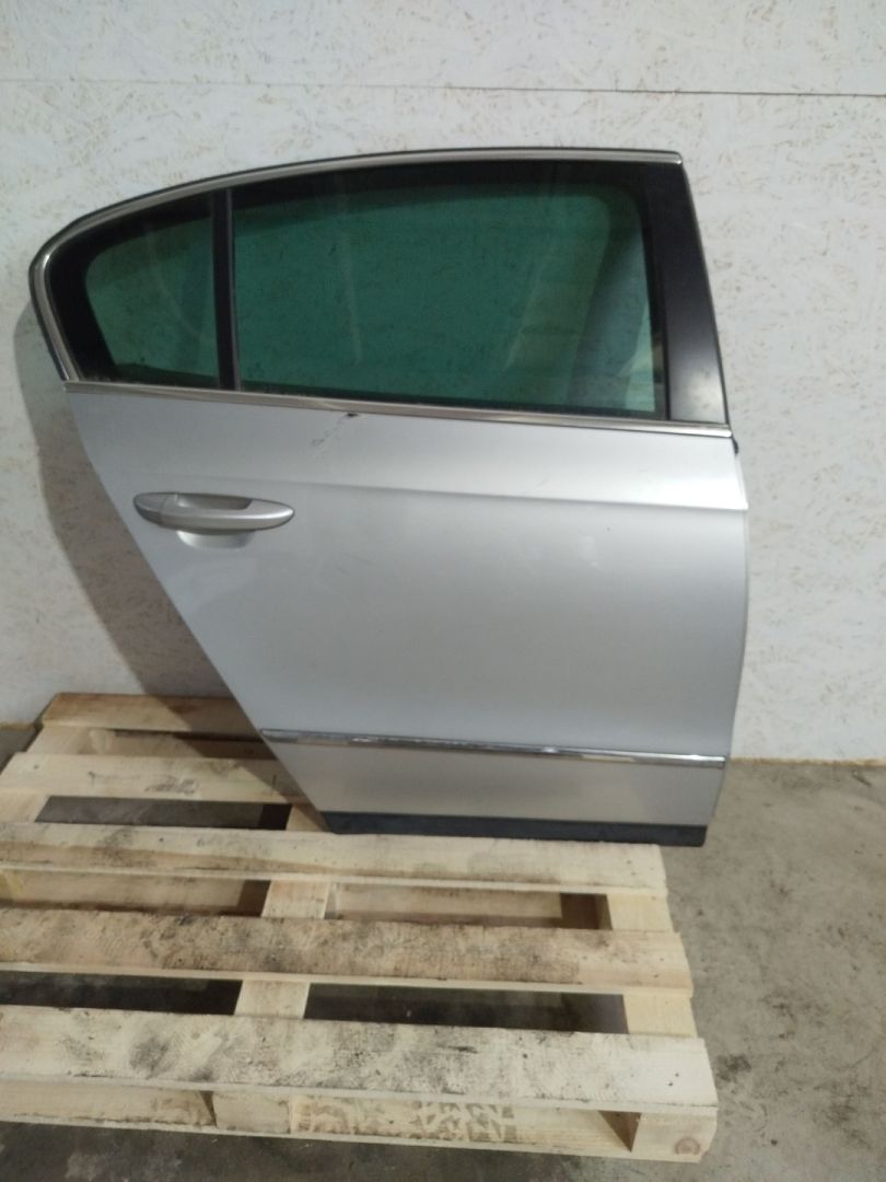 дверь задняя правая Volkswagen Passat B6 2006, серебристый, седан - фото №1