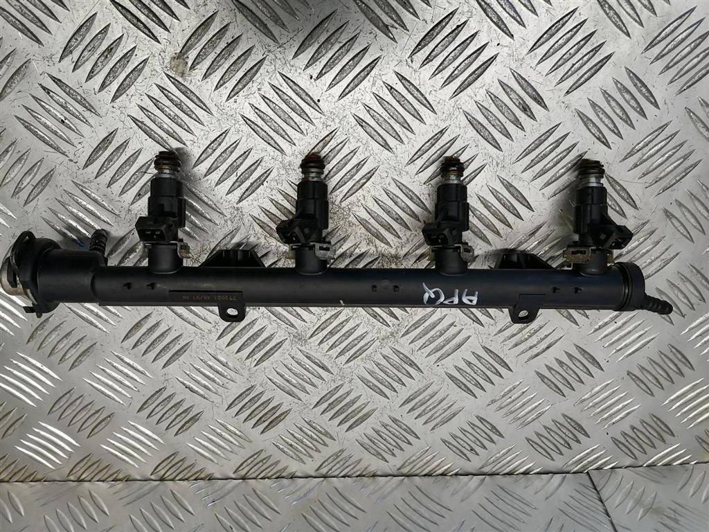 топливная рампа Volkswagen Caddy 2 поколение 1997, 1.4 л., i, бензин, 030133319L - фото №1