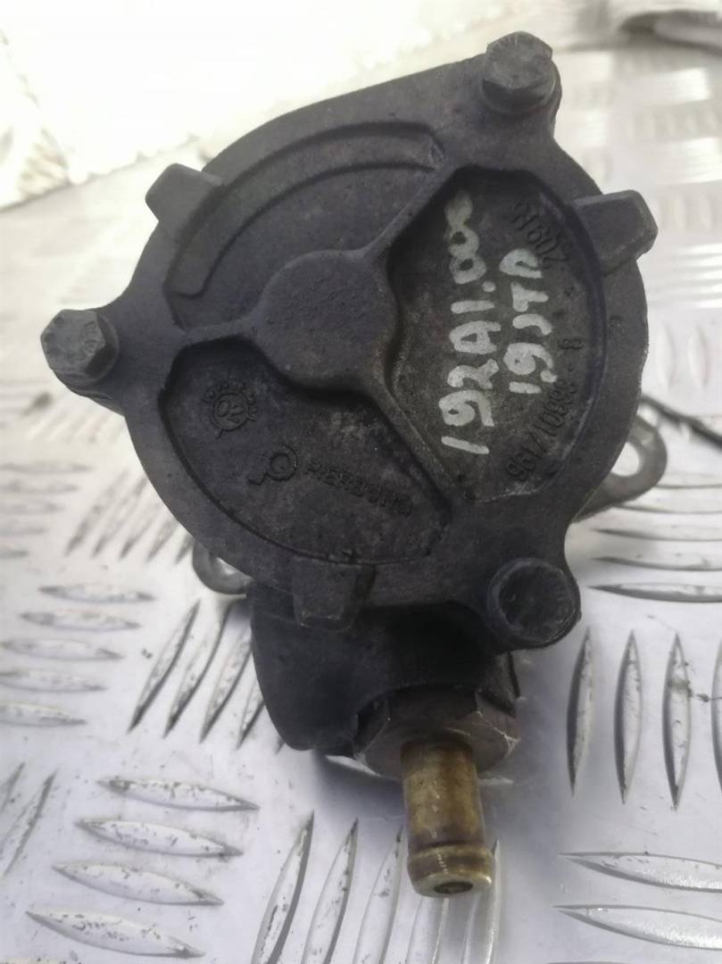 насос вакуумный Fiat Marea 1 поколение 2002, 1.9 л., JTD, дизель, 96111068, 98110999 - фото №1