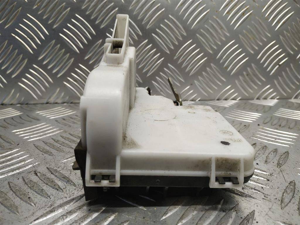 замок двери задней левой Volkswagen Polo 3 поколение 1999, хетчбэк 5 дв., 6N4839015B - фото №1