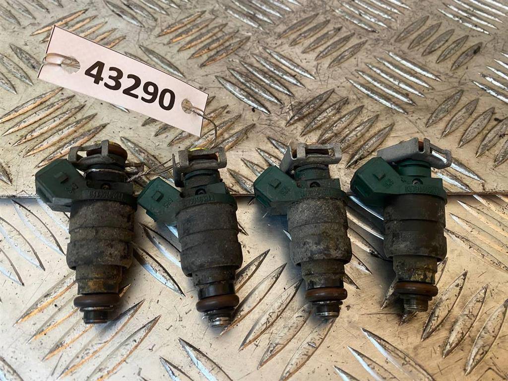 форсунка Volkswagen Golf 4 поколение 1998, 1.6 л., i, бензин, 037906031AA - фото №1