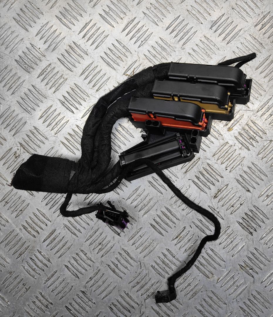 разъем (фишка) проводки Audi Q7 4L 2006, 3.0 л., TDi, BUG, дизель, АКПП, бежево-серый, внедорожник 5 дв., полный привод, правый руль, 4L0971846 - фото №1