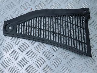 планка под капот Volkswagen Touareg 1 поколение [рестайлинг] 2007, 2.5 л., TDi, BPE, дизель, АКПП, чёрный, внедорожник 5 дв., полный привод, правый руль, 7L6819729A
