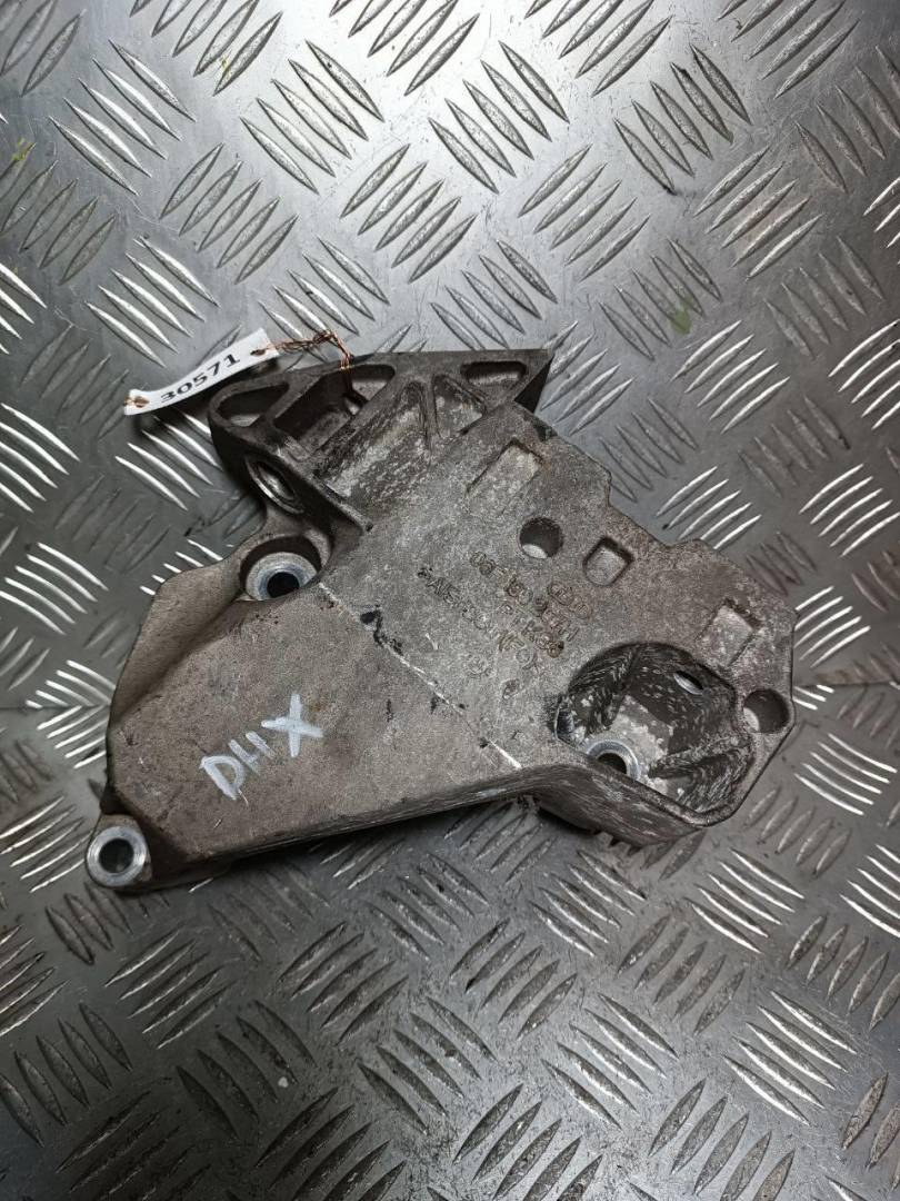 кронштейн двигателя Volkswagen Passat B6 2006, 2.0 л., i, бензин, 06F199207H - фото №1