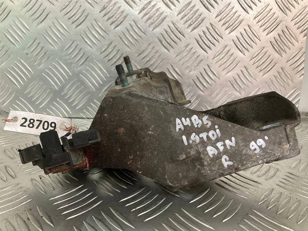 кронштейн двигателя Audi A4 B5 1998, 1.9 л., TDi, дизель, МКПП, 4B0199351B - фото №1