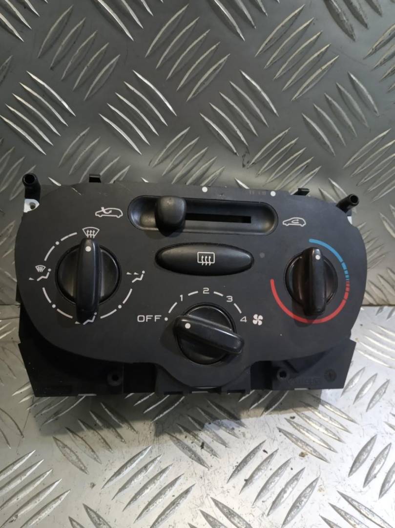 блок управления печки / климат-контроля Peugeot 206 1 поколение 1999, 10689-01 - фото №1