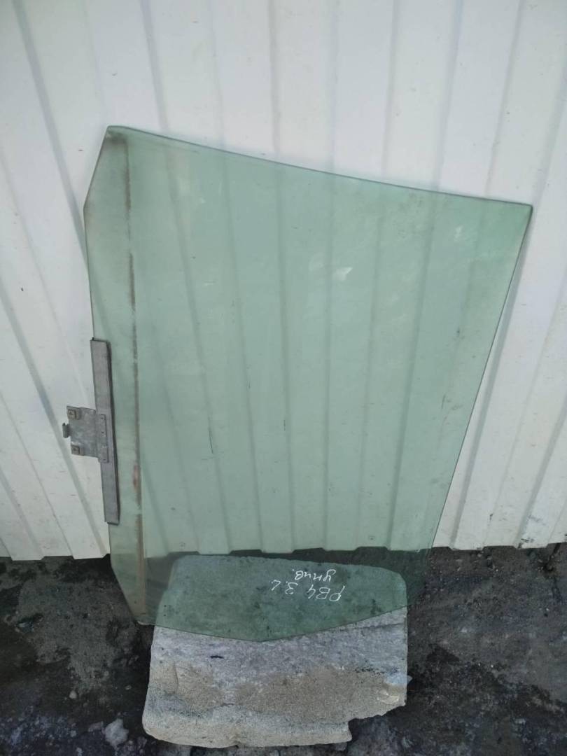 стекло двери задней левой Volkswagen Passat B4 1995, i, бензин, МКПП, универсал - фото №1