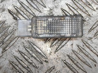 подсветка двери задней Volkswagen Touareg 1 поколение [рестайлинг] 2008, 3.0 л., TDi, BKS, дизель, АКПП, чёрный, внедорожник 5 дв., полный привод, правый руль, 6L0947565, 7L0947415