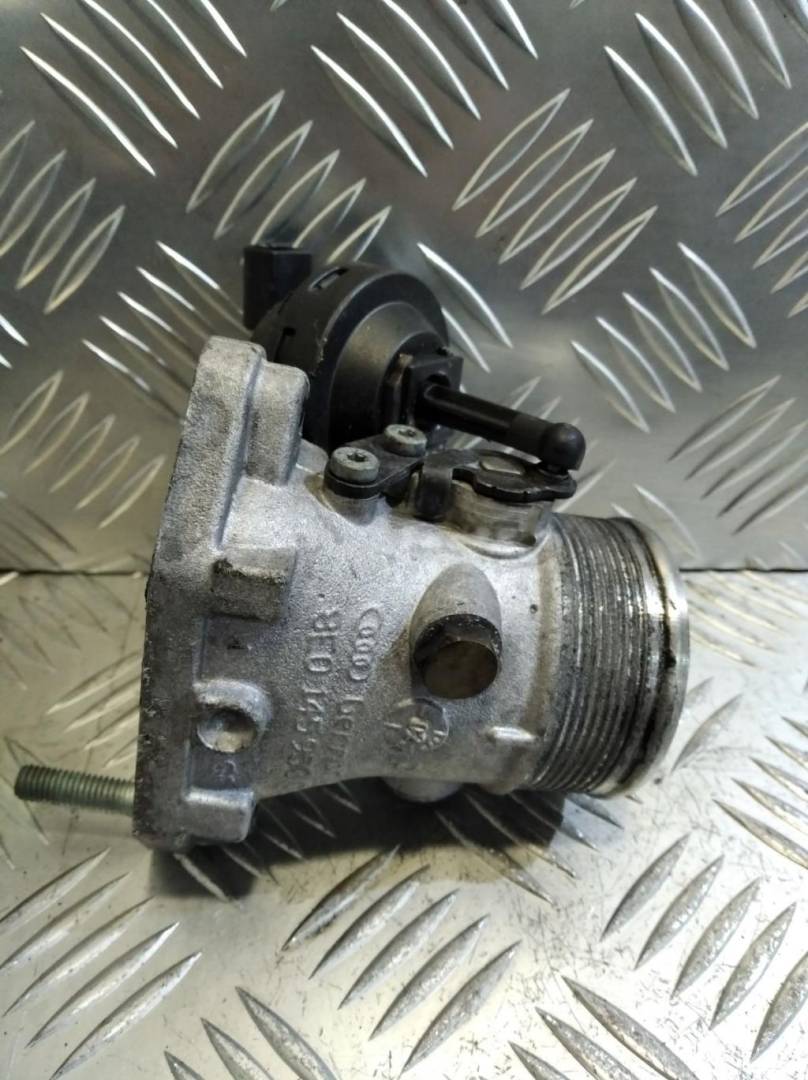 заслонка дроссельная Audi A4 B6 2002, 2.5 л., i, дизель, 8E0145950C - фото №1