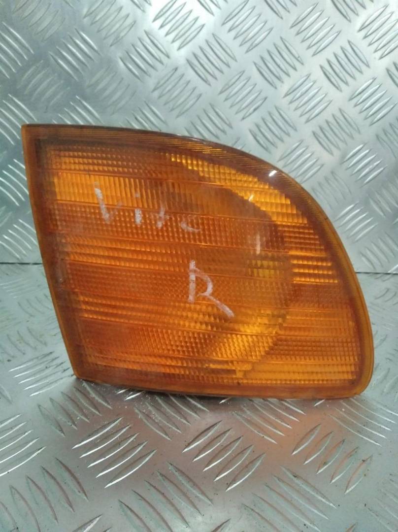 поворотник правый Mercedes-Benz Vito W638 1997, 6R01489 - фото №1