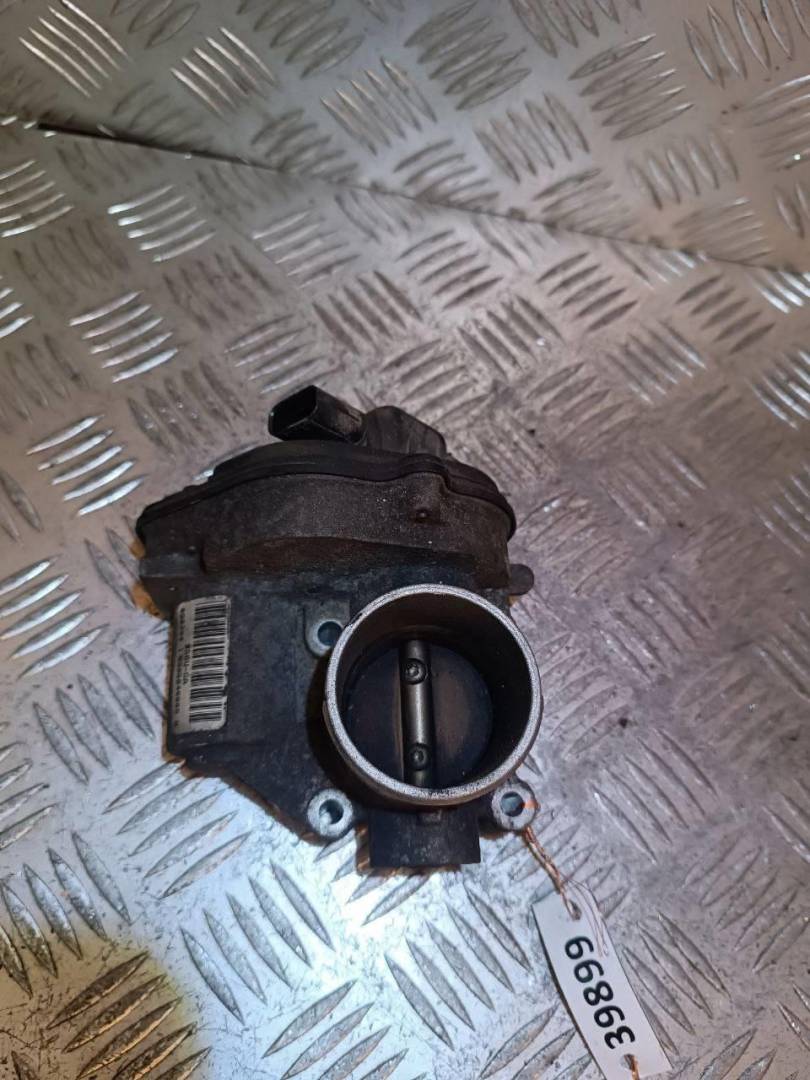 заслонка дроссельная Ford Focus 2 поколение 2008, 1.6 л., i, бензин, 2S6U9E927FC - фото №1