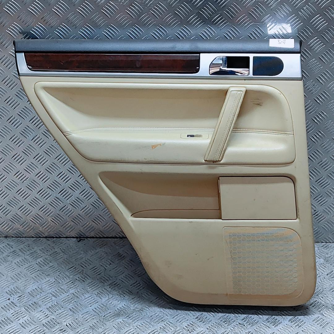 обшивка двери задняя левая Volkswagen Touareg 1 поколение 2006, 2.5 л., TDi, BAC, дизель, АКПП, черный, полный привод, правый руль, 7L6035415, 6L0947565, 7L6959851D, 7L6837113, 7L6867211, 7L6971693K, 7L6857951D, 7L6857951E - фото №1
