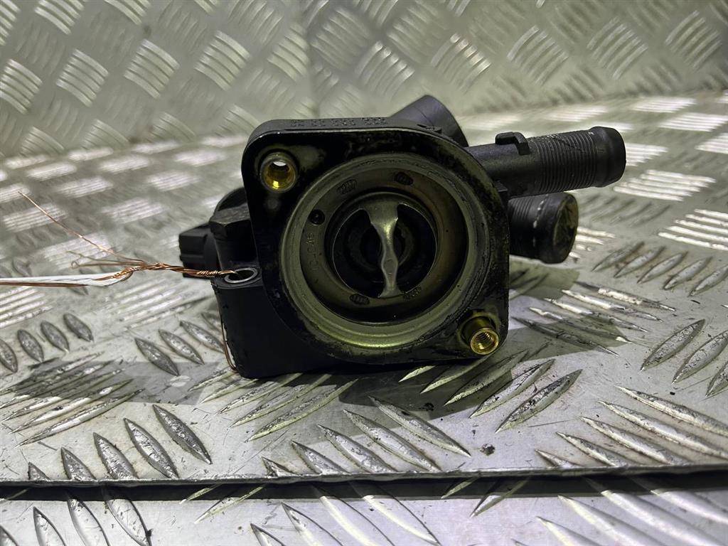 корпус термостата Renault Laguna 2 поколение 2004, 1.9 л., DCi, дизель, МКПП, 8200065390 - фото №1