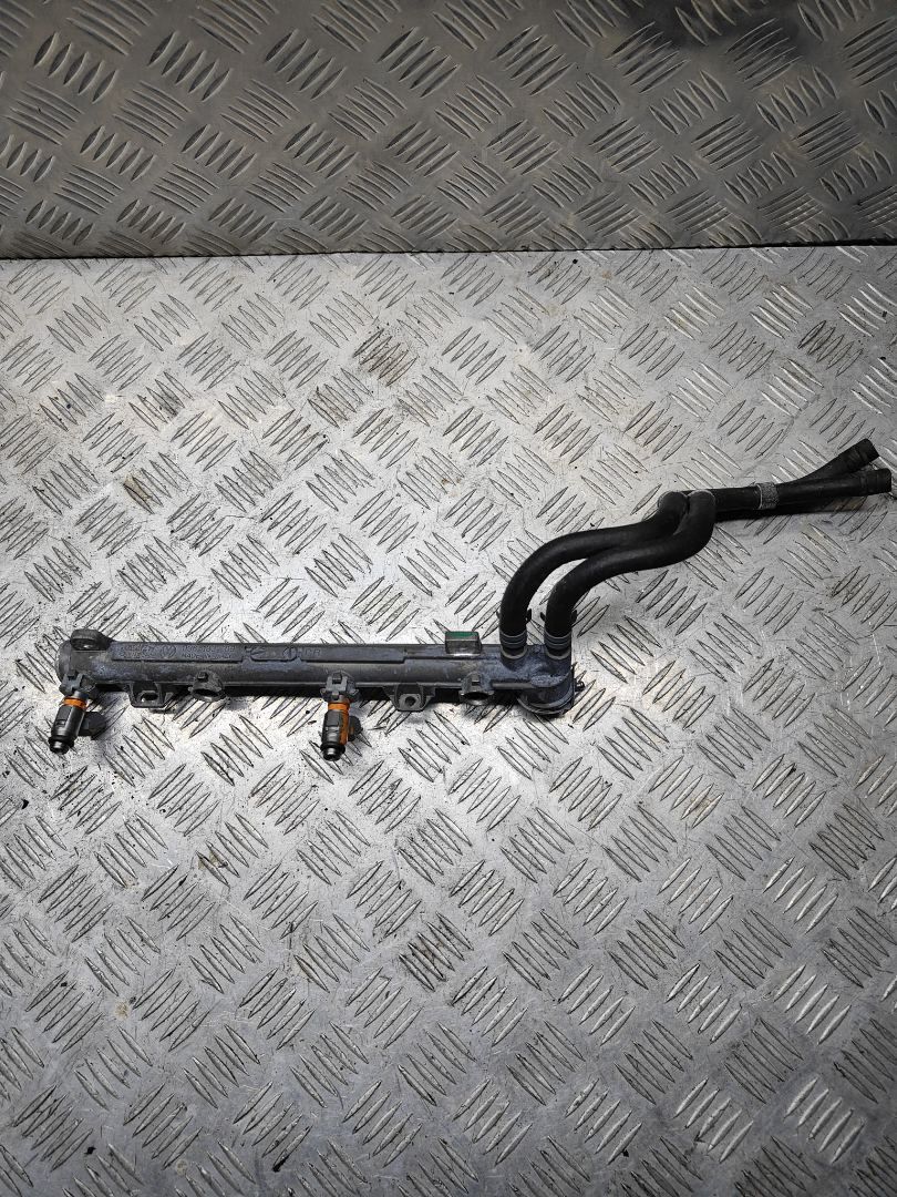 топливная рампа Volkswagen Golf 4 поколение 2002, 1.4 л., i, AXP, бензин, МКПП, передний привод, 036133319 - фото №1