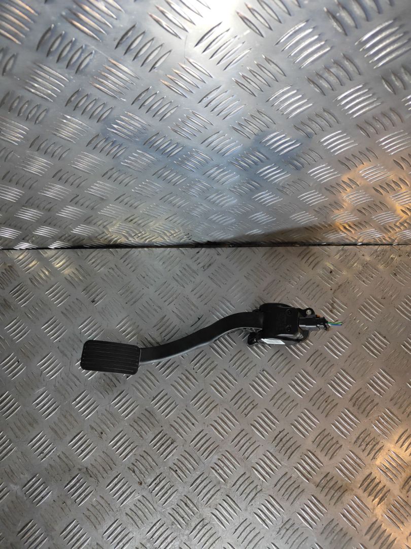 педаль Citroen Berlingo 2 поколение (B9) 2012, 1.6 л., HDi, 9HN (DV6ETED), дизель, МКПП, белый, фургон, передний привод, правый руль, 9671416980 - фото №1