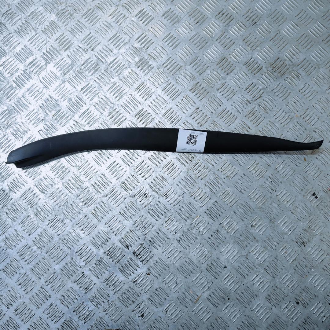 молдинг двери передней правой Volkswagen Golf 5 поколение 2004, синий, хетчбэк 5 дв., 1K4837382B - фото №1