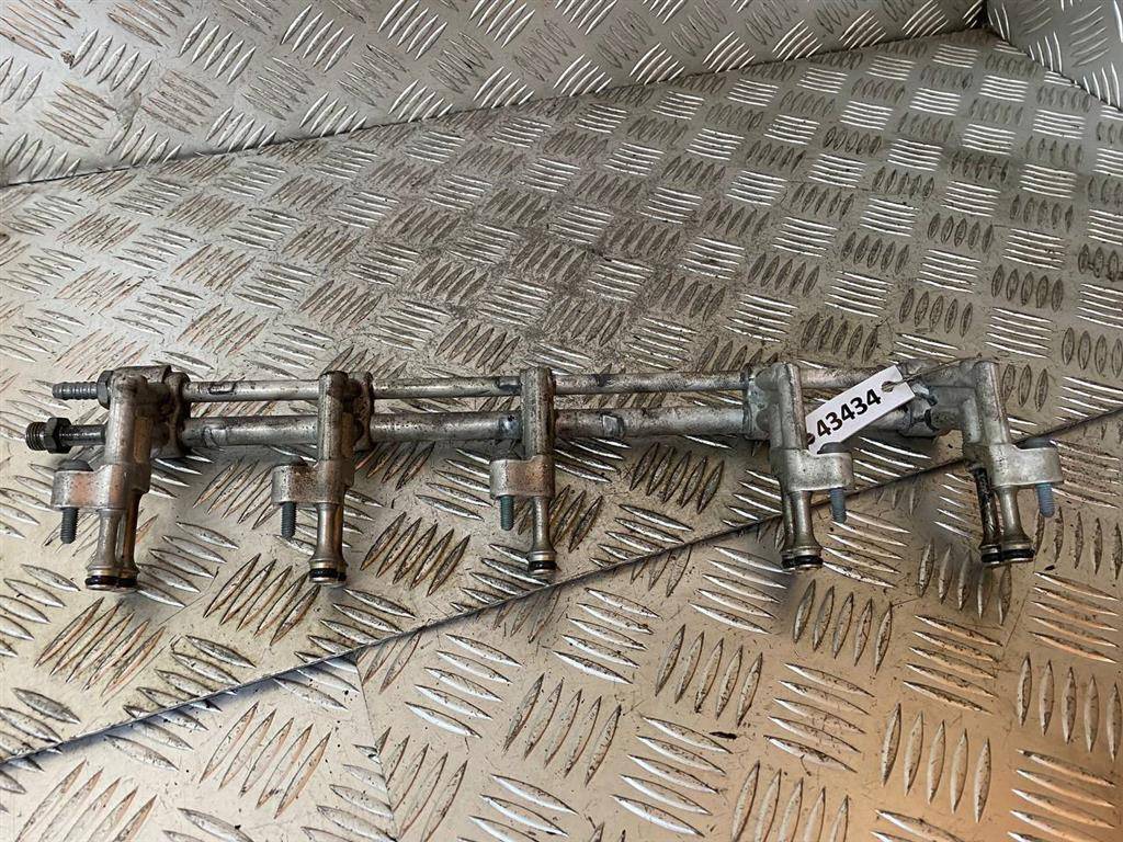 топливная рампа Volkswagen Touareg 1 поколение 2007, 2.5 л., TDi, дизель, АКПП, 070133317S - фото №1