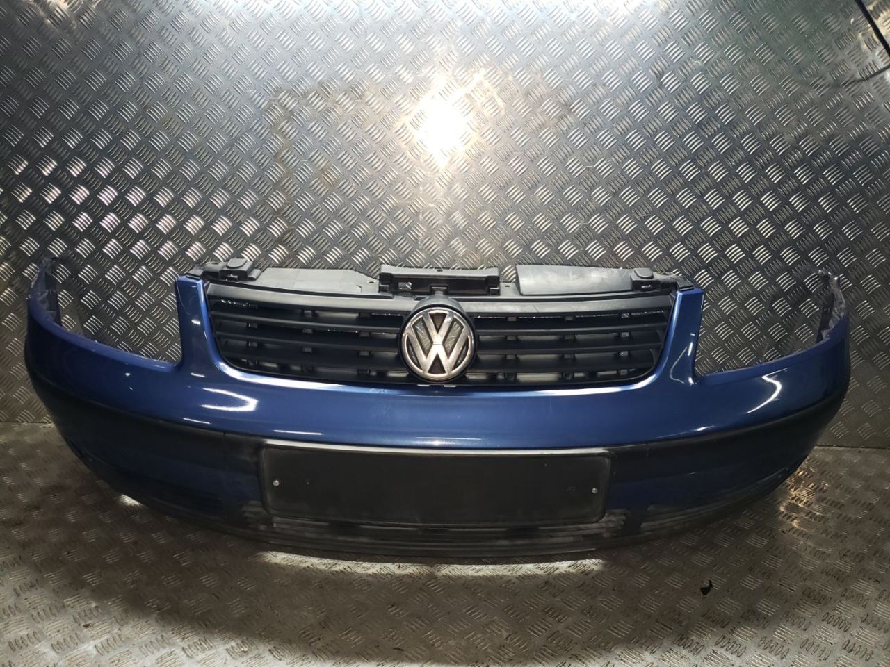 бампер передний Volkswagen Passat B5 1999, 1.6 л., i, бензин, МКПП, передний привод, 3B0807231 - фото №1
