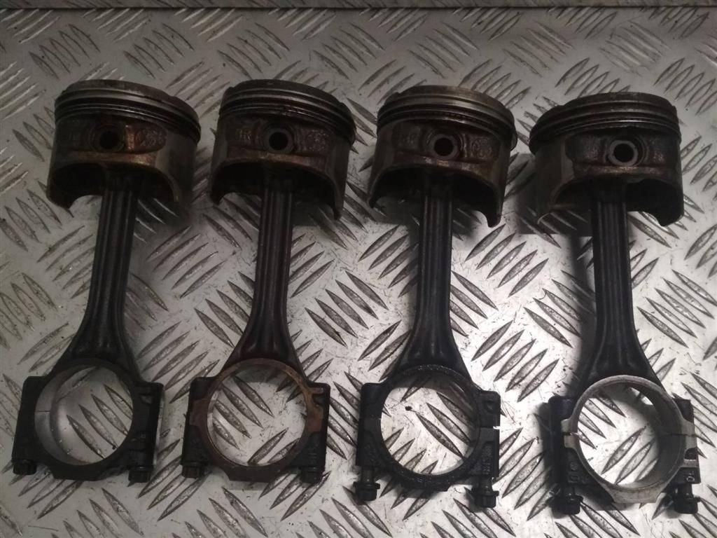 поршень Volkswagen Bora 1 поколение 1999, i, бензин, 076147 - фото №1