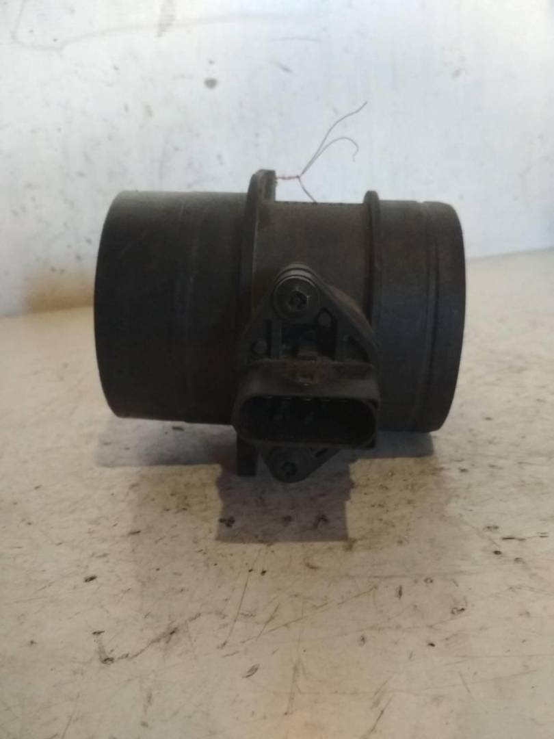 расходомер воздуха Volkswagen Golf 4 поколение 2000, 2.3 л., i, бензин, 280217529 - фото №1