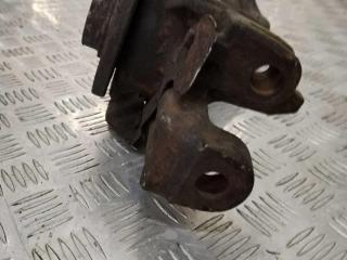 кулак поворотный левый Audi A4 B5 1998, 1.8 л., i, бензин, МКПП, 8D0407257M