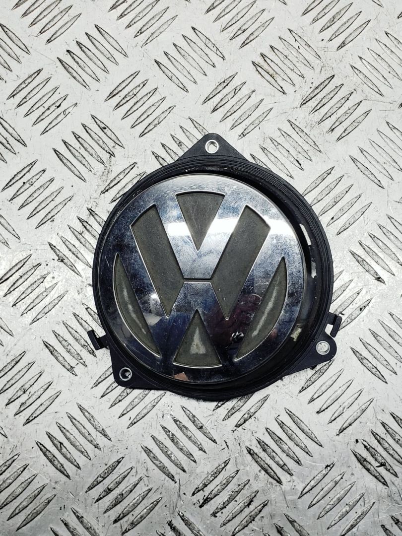 кнопка открытия багажника Volkswagen Passat B6 2009, 2.0 л., TDi, CBAA, дизель, 6МКПП, серебристый, седан, передний привод, правый руль, 3C5827469E - фото №1