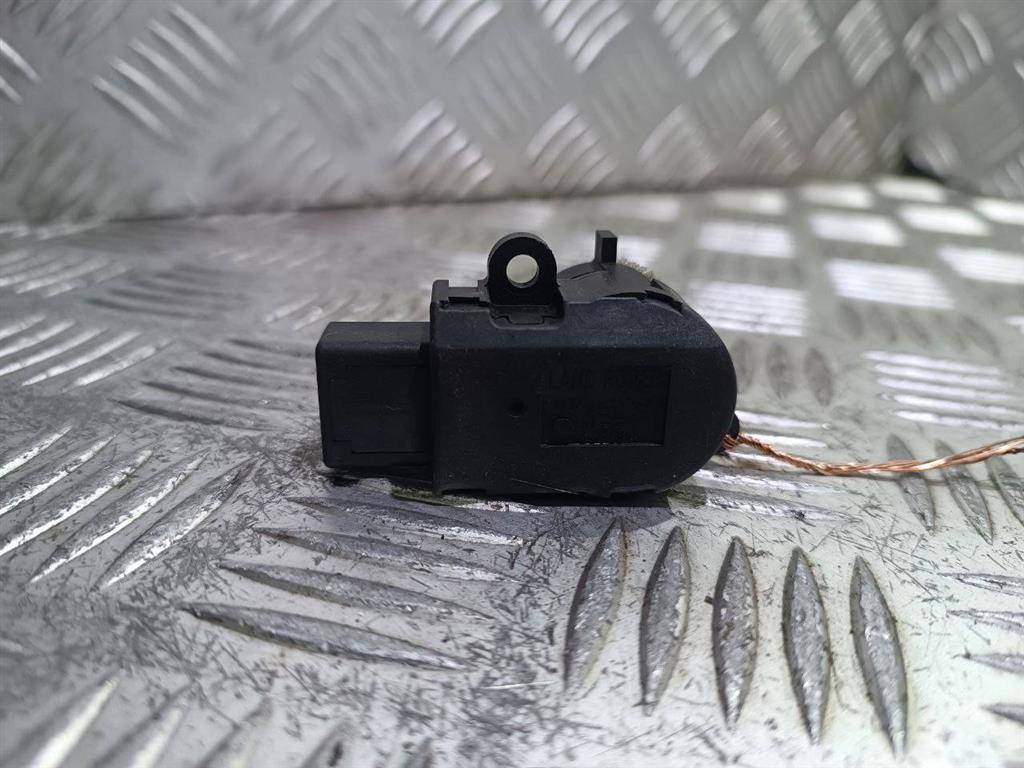 датчик температуры в выпускном коллекторе Land Rover Discovery 5 поколение 2018, 3.0 л., 306DT, дизель, АКПП, фиолетовый, полный привод, правый руль, FK7219C734AA - фото №1