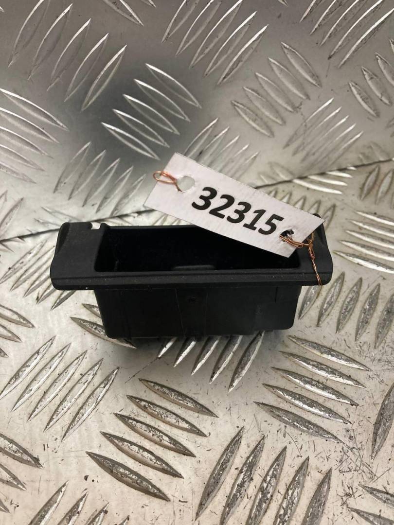 пепельница Audi A6 4F/C6 2007, 4B0857405A - фото №1