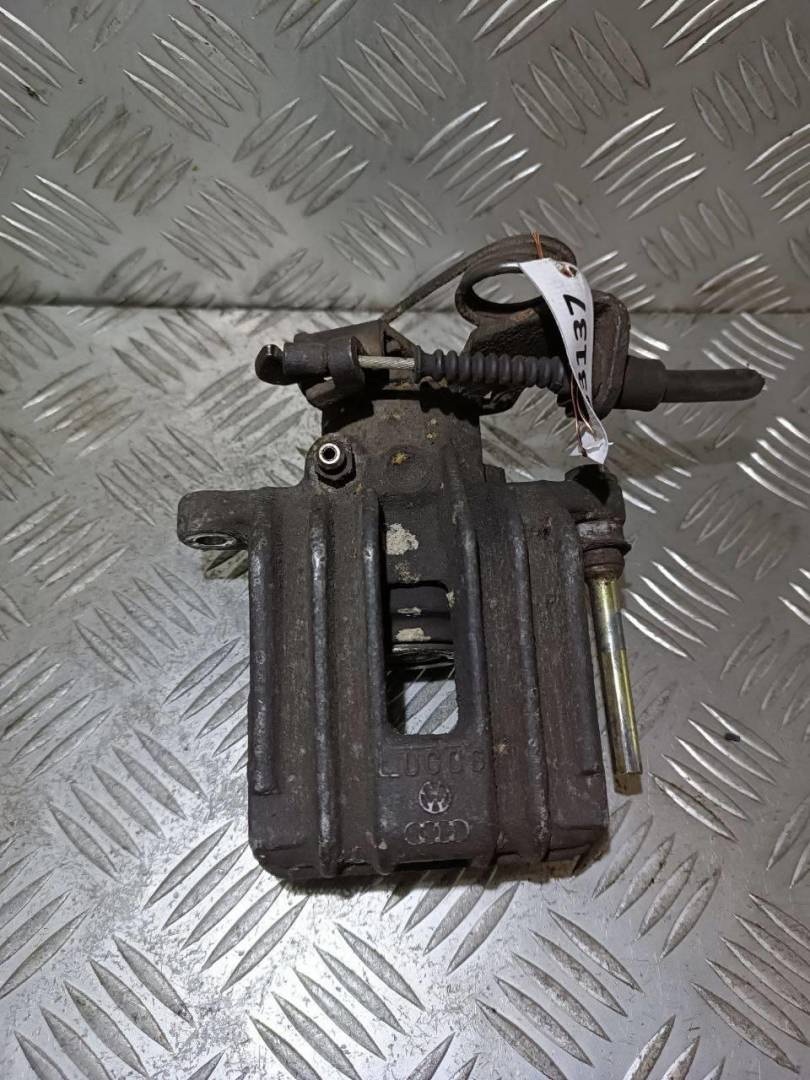 суппорт задний левый Volkswagen Passat B5 1997, 2.5 л., TDi, дизель - фото №1