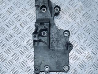 кронштейн генератора Volkswagen Golf 5 поколение 2008, 2.0 л., TDi, BKD, дизель, АКПП, передний привод, 03G903143A