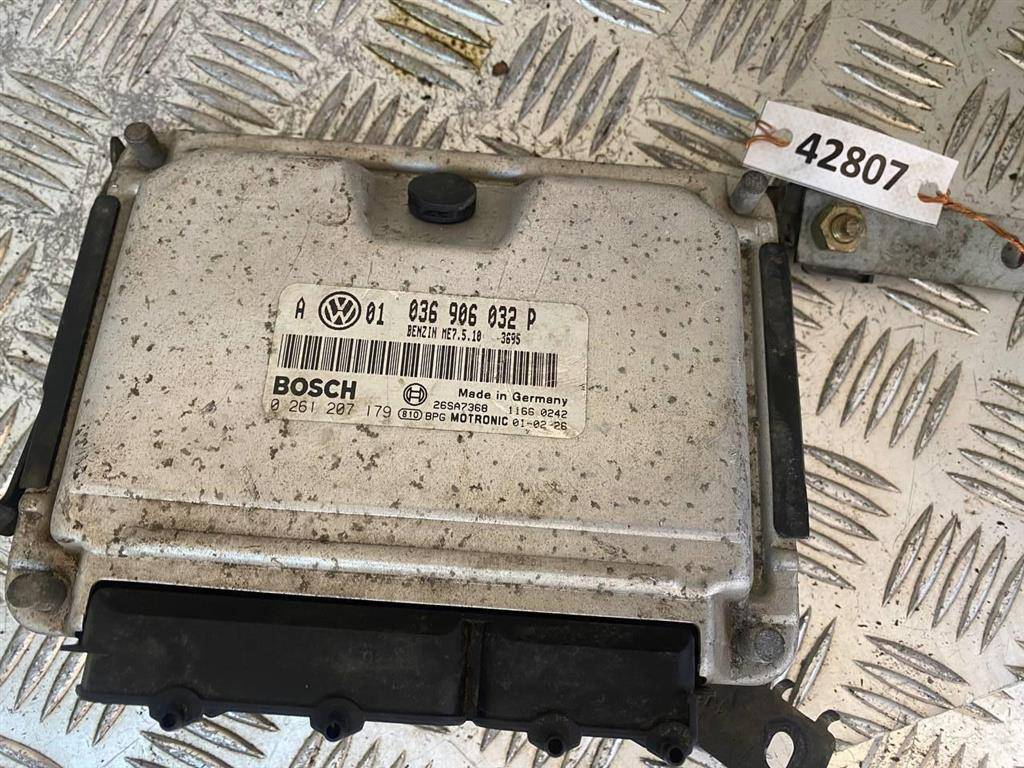 блок управления двигателем Volkswagen Golf 4 поколение 2003, 1.4 л., i, бензин, 036906032P - фото №1