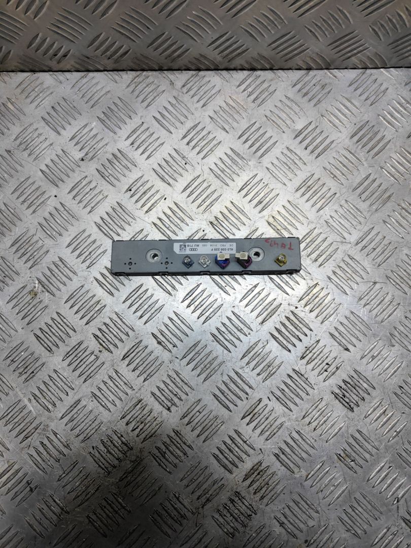 усилитель антенны Audi Q7 4L 2006, 3.0 л., TDi, BUG, дизель, АКПП, бежево-серый, внедорожник 5 дв., полный привод, правый руль, 4L0035225 - фото №1