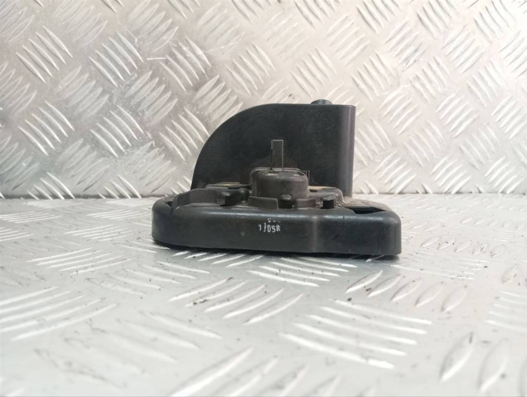 замок двери задней правой Volkswagen Caddy 3 поколение 2005 - фото №1