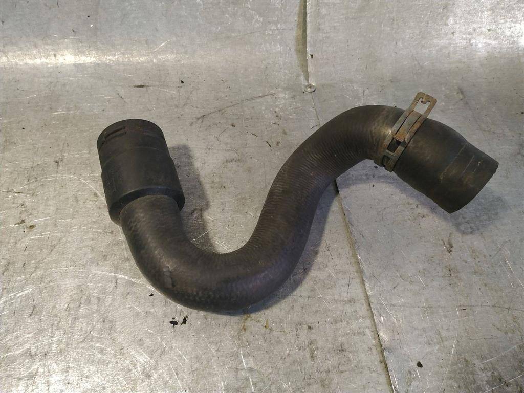 патрубок радиатора Audi A4 B5 1999, 2.8 л., i, бензин, 8D0121055E - фото №1