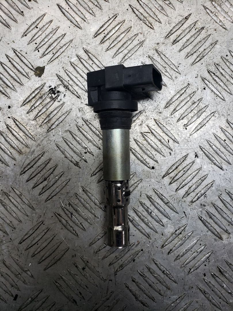 катушка зажигания Volkswagen Polo 4 поколение 2003, 1.4 л., i, BBZ, бензин, МКПП, передний привод, 036905715A - фото №1