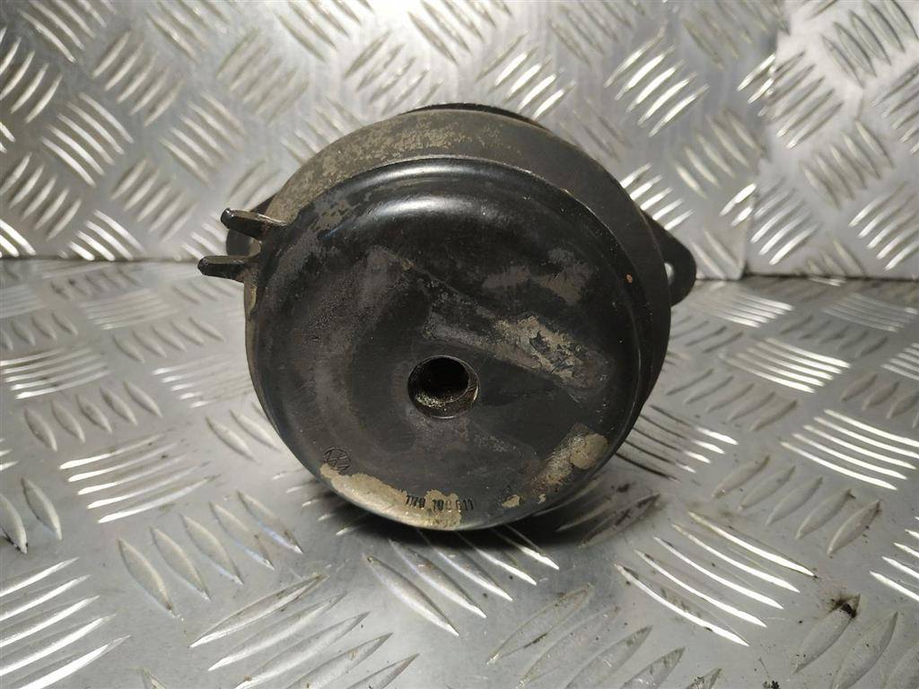 подушка крепления двигателя Volkswagen Golf 3 поколение 1995, 1.6 л., i, бензин, 1H0199625, 1H0199611 - фото №1