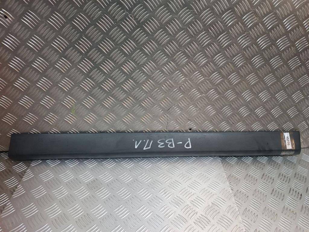 молдинг двери передней левой Volkswagen Passat B3 1991, 357853515 - фото №1