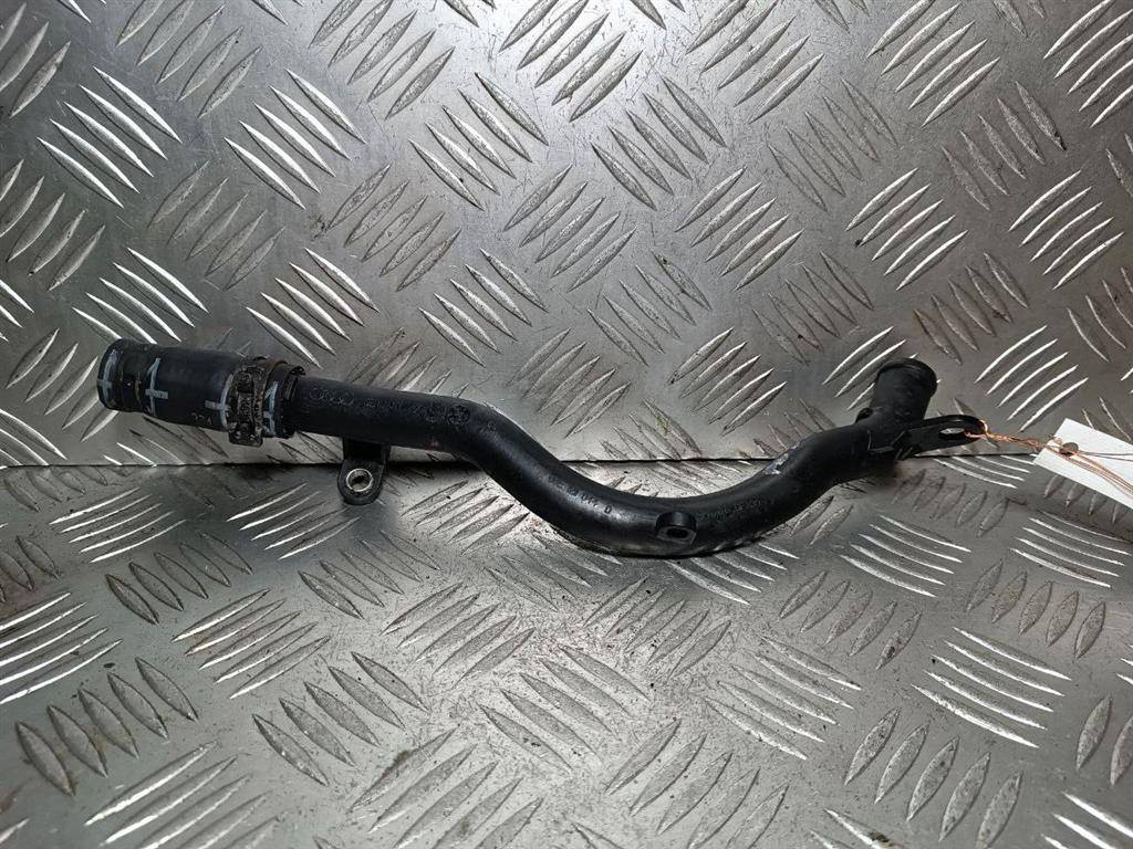 трубка охлаждающей жидкости Audi A6 4F/C6 2005, 2.4 л., i, бензин, 06E121044D - фото №1