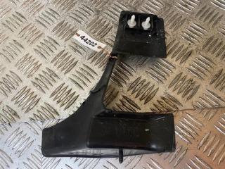 накладка петли багажника левая Volkswagen Touareg 1 поколение [рестайлинг] 2008, 3.0 л., TDi, BKS, дизель, АКПП, чёрный, внедорожник 5 дв., полный привод, правый руль, 7L6867437G