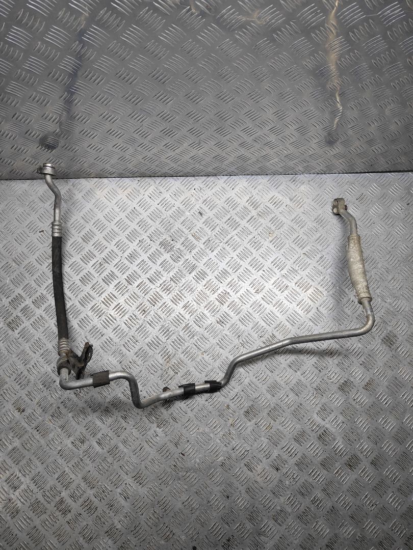 трубка кондиционера Volkswagen Passat B6 2009, 2.0 л., TDi, CBAA, дизель, 6МКПП, серебристый, седан, передний привод, правый руль, 3C0820743BT - фото №1