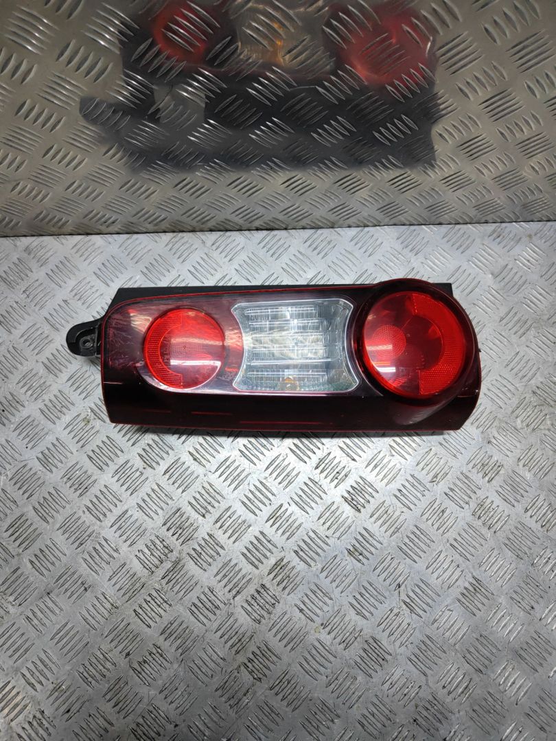 фонарь задний левый Citroen Berlingo 2 поколение (B9) 2012, 1.6 л., HDi, 9HN (DV6ETED), дизель, МКПП, белый, фургон, передний привод, правый руль, 9677205580 - фото №1