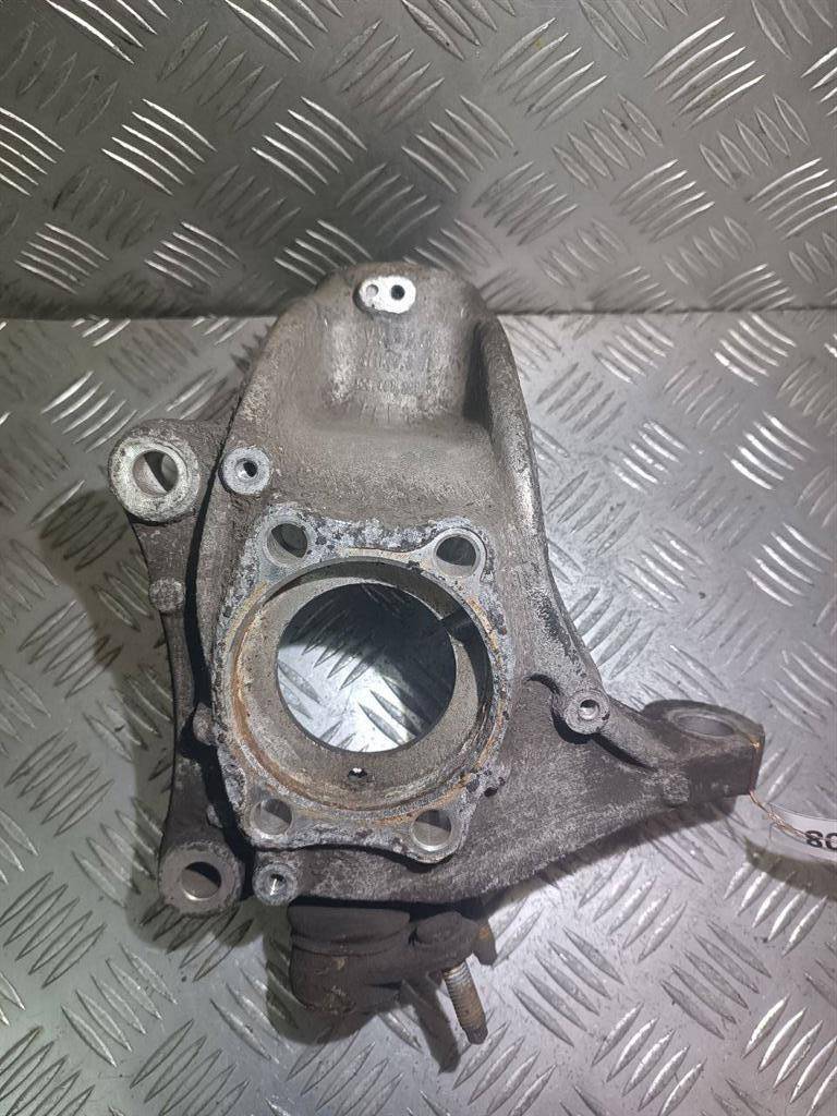 кулак поворотный левый Volkswagen Passat B6 2010, 2.0 л., TDi, дизель, 3C0407257G - фото №1