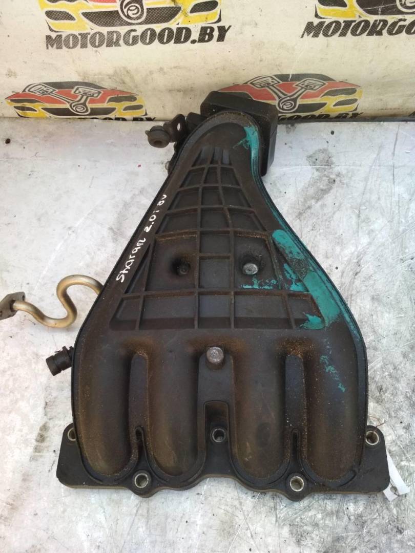 коллектор впускной Volkswagen Sharan 1 поколение 1995, 2.0 л., i, бензин, 37133205 - фото №1