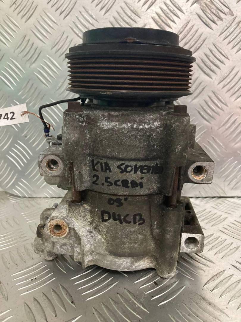 компрессор кондиционера Kia Sorento 1 поколение 2003, 2.5 л., CRDi, дизель, 977013E350 - фото №1