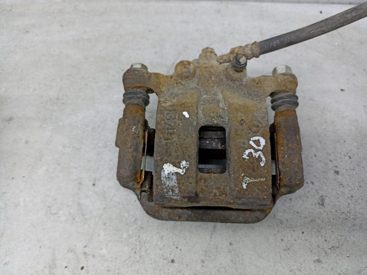 суппорт задний левый Nissan X-Trail T30 (2000 - 2004), 440118H300 - фото №1